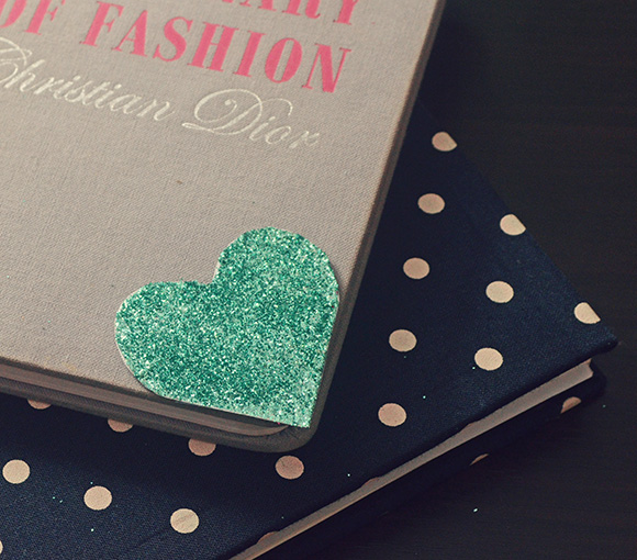 7eb57-diyglitterheartbookmark01580