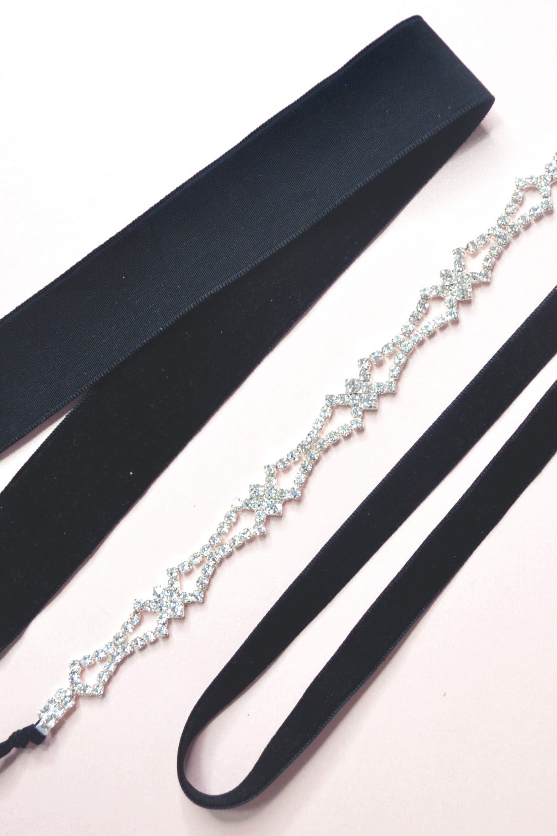 DIY ariana grande scream queens rhinestone choker necklace, diy kendall jenner velvet choker necklace